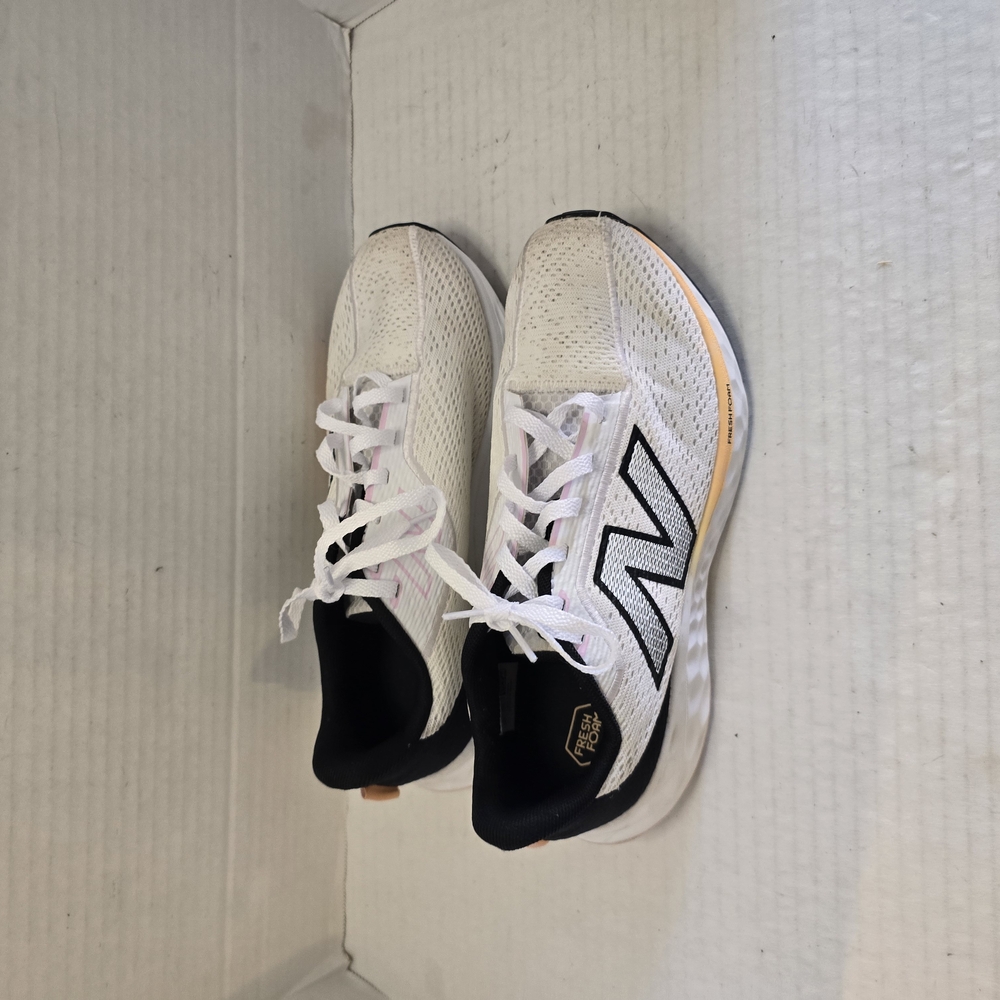 New Balance Women White Sneakers‎ - Picture 3 of 7